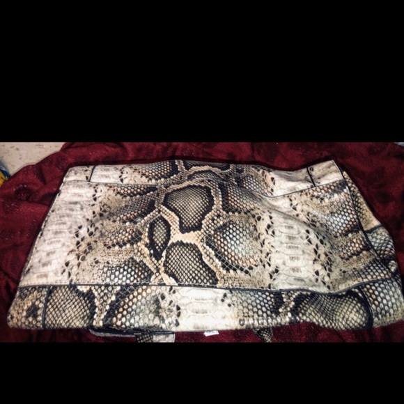 JUST FAB SNAKESKIN PURSE - Picture 3 of 6
